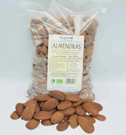 Foto de ALMENDRA CRUDA CON PIEL ECOLOGICA 1 KG BIOGREDOS